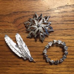 {Vintage} Gerry’s brooches bundle of three